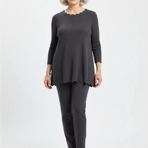 Cable & Gauge Elegant Gray Label